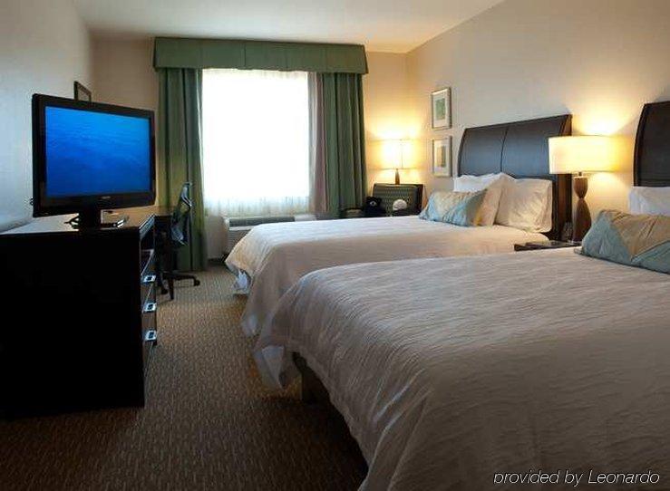 Hilton Garden Inn Сан Бернардино Стая снимка