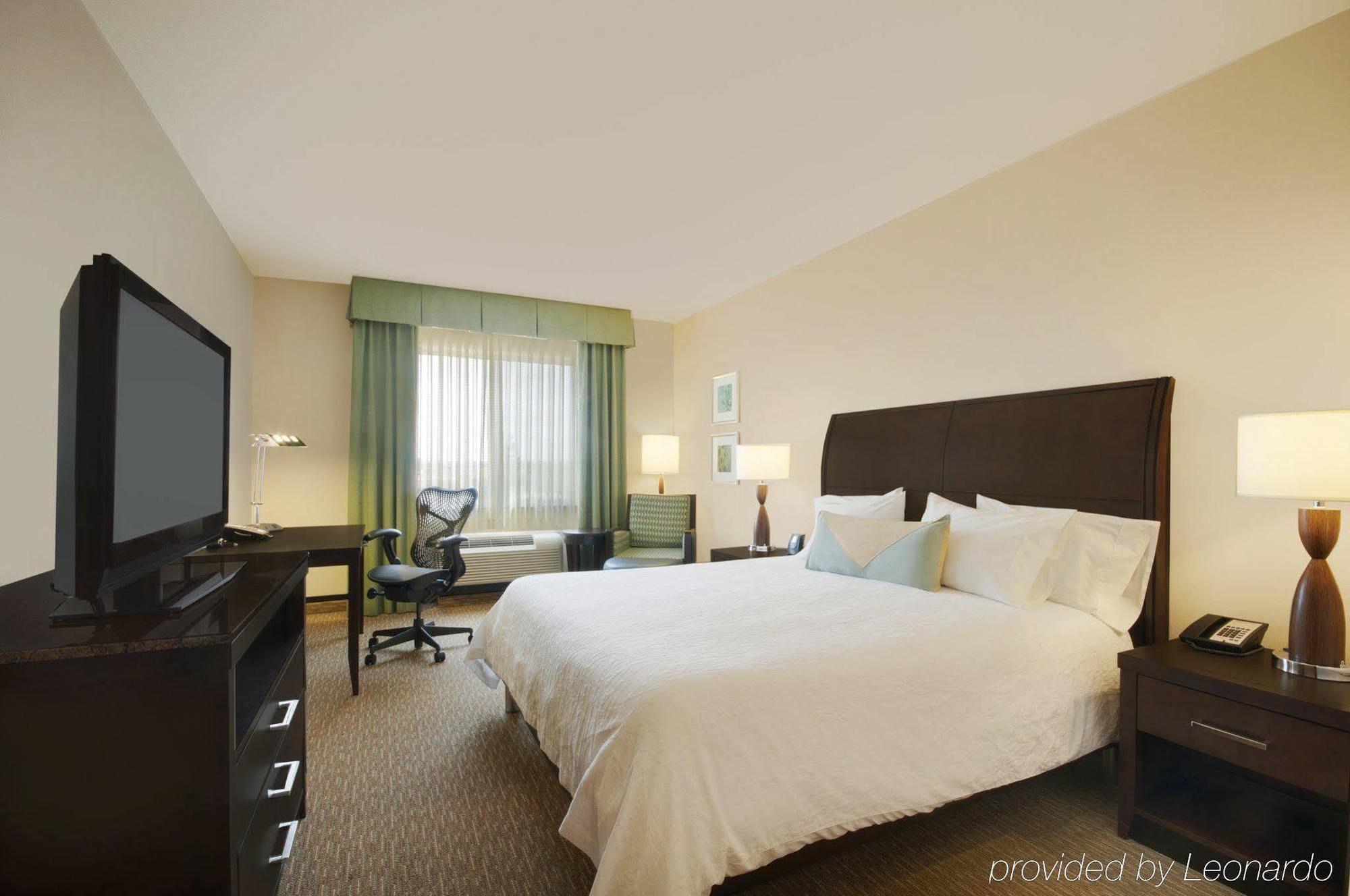 Hilton Garden Inn Сан Бернардино Стая снимка